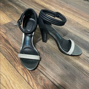 Tsubo sandal heels